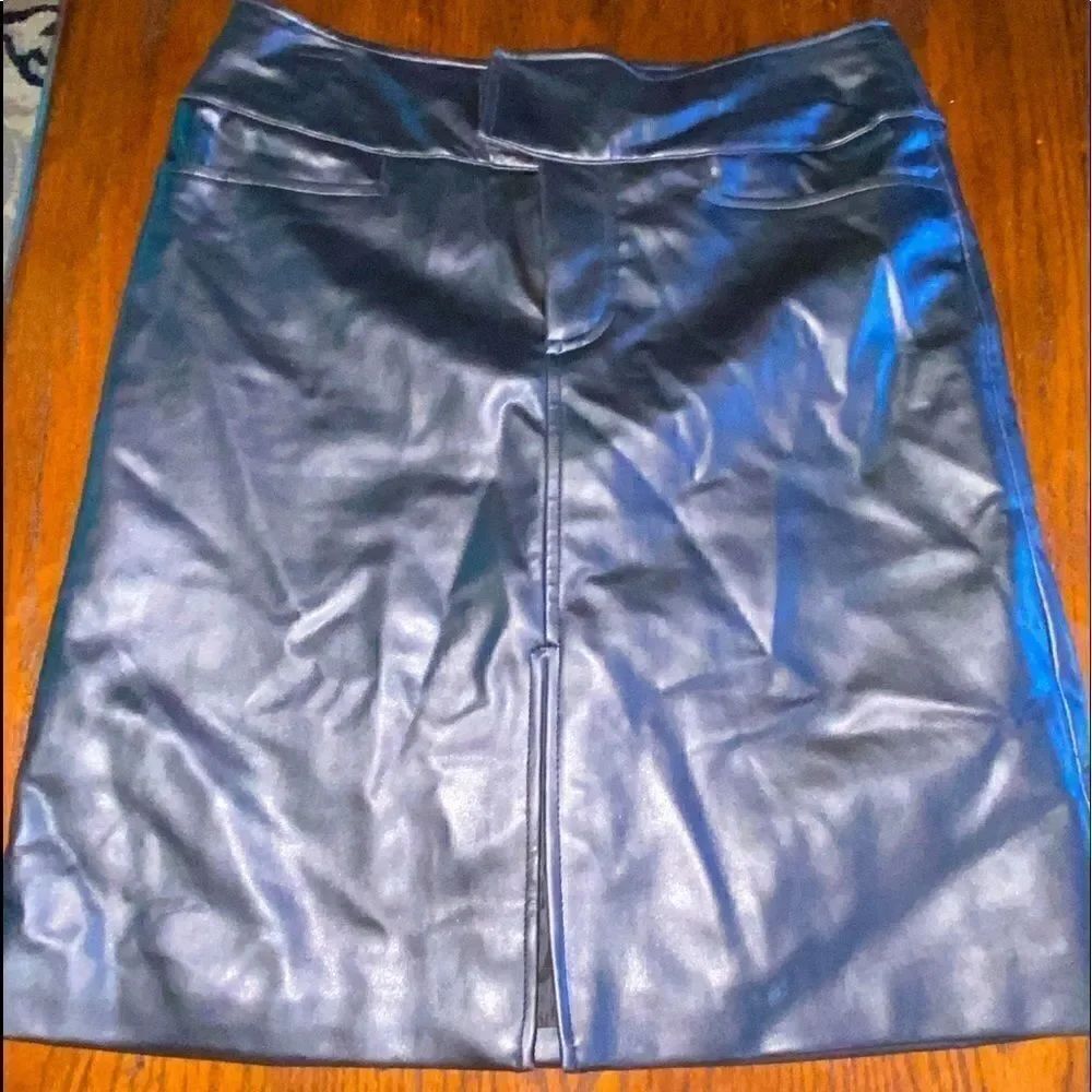 Woman’s midi slit leather skirt